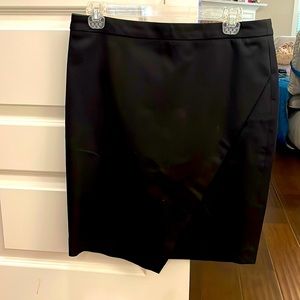 2/$20 Good used condition Banana Republic sz 6 about knee length black skirt